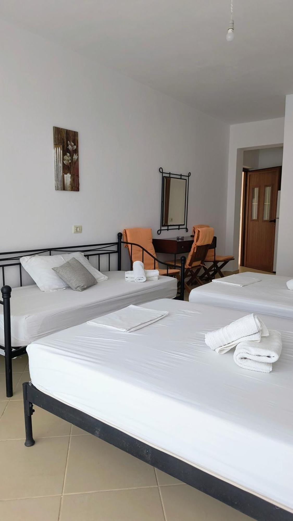 Polyxeni Apartments & Rooms 체파로 외부 사진